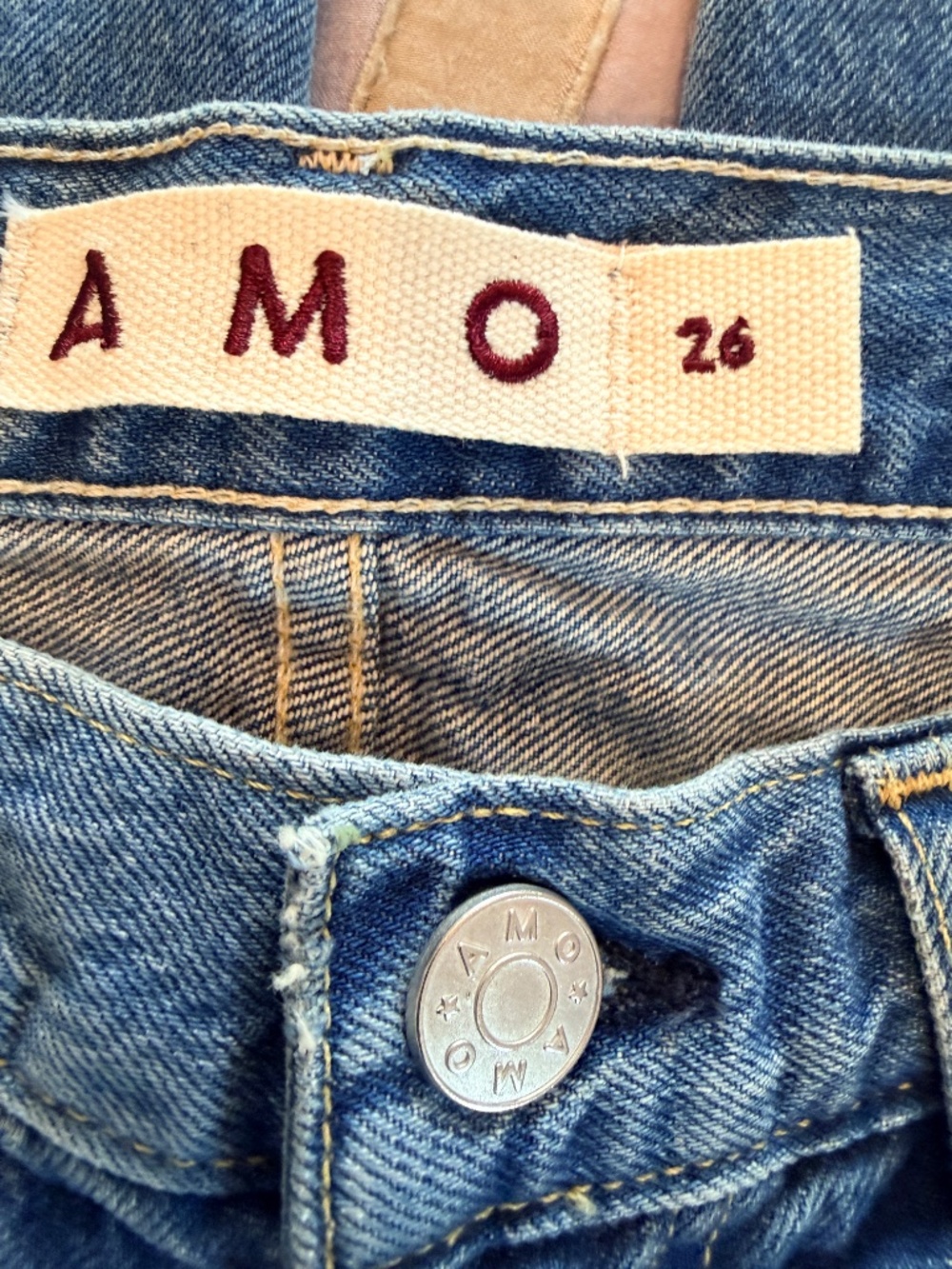 AMO Mid Rise Billie Jean in Warmth Wash, size 26 - Picture 3 of 4